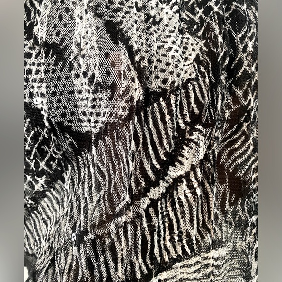 Drapers & Damons Two-Piece Set Top and Matching Cardigan - Picture 6 of 8